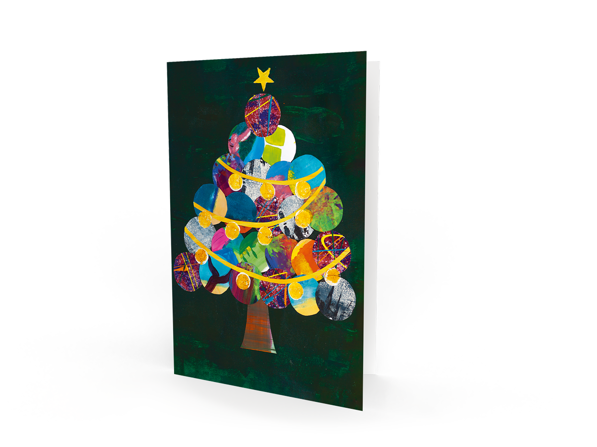 2609_bunter-Weihnachstsbaum-dunkelgruener-hintergrund